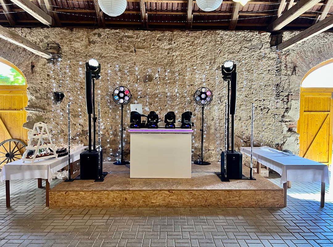 Dj na svatbu - mobilní stage