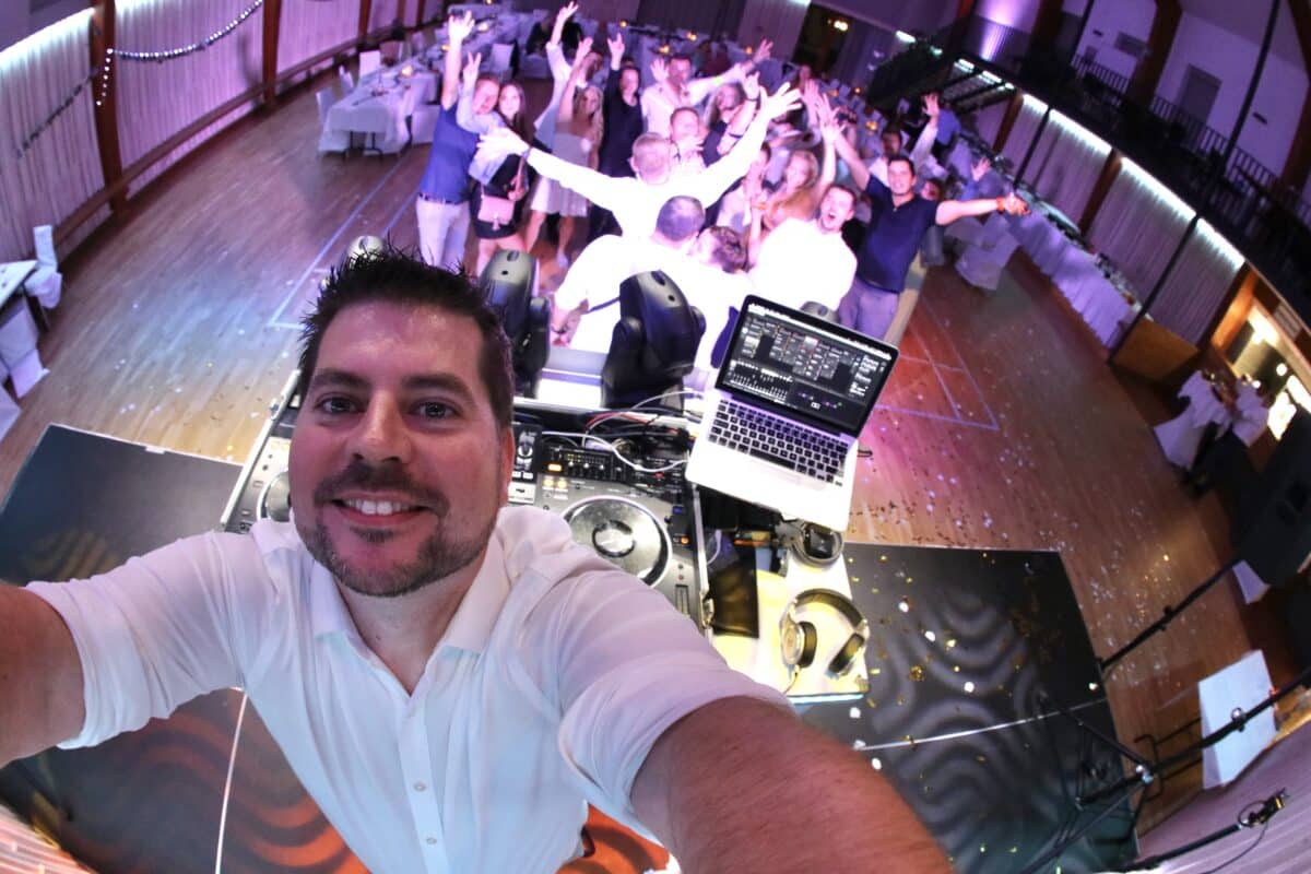 Jak probíhá svatba s DJem – DJ Ondra Seidl při svatební zábavě