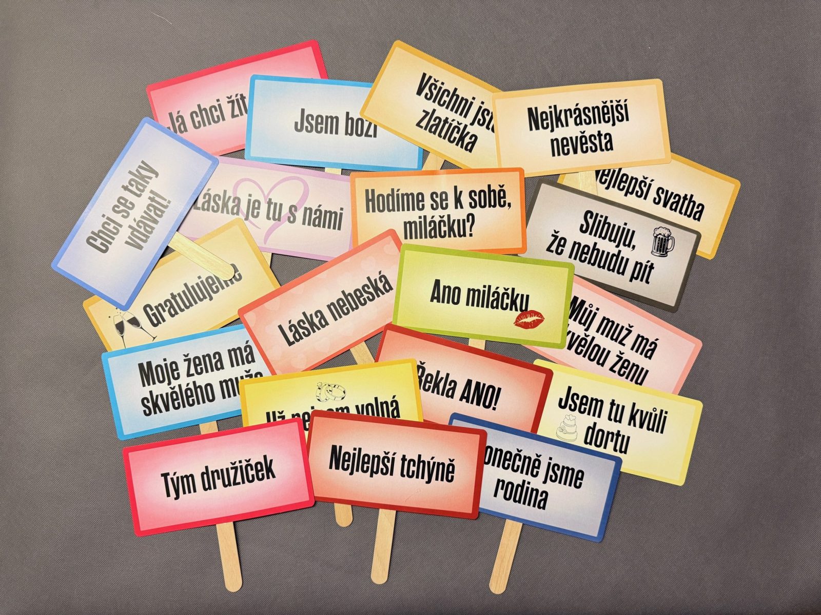 Vtipné a svatební hlášky do fotokoutku - cedulky, sada 40ks Svatební cedulky do fotokoutku - hlášky