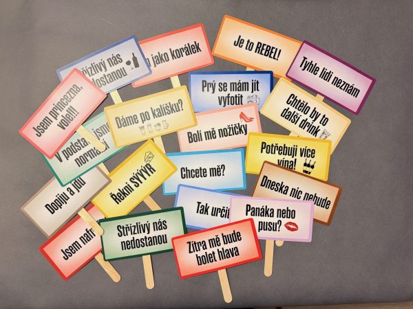 Vtipné hlášky do fotokoutku - cedulky na svatbu