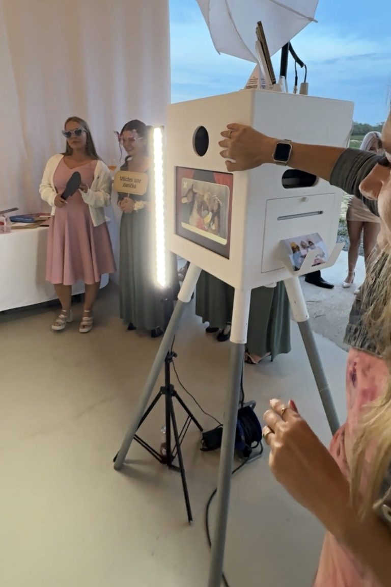 fotokoutek na svatbu večírek