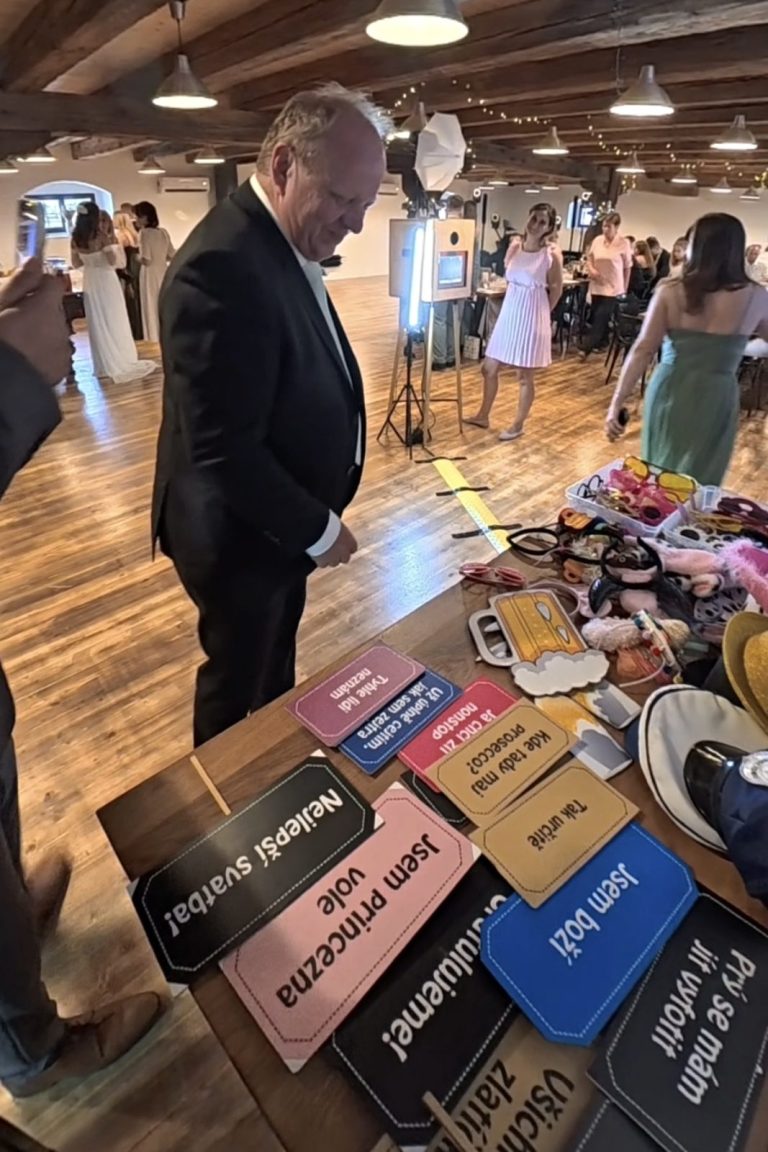 fotokoutek na svatbu večírek