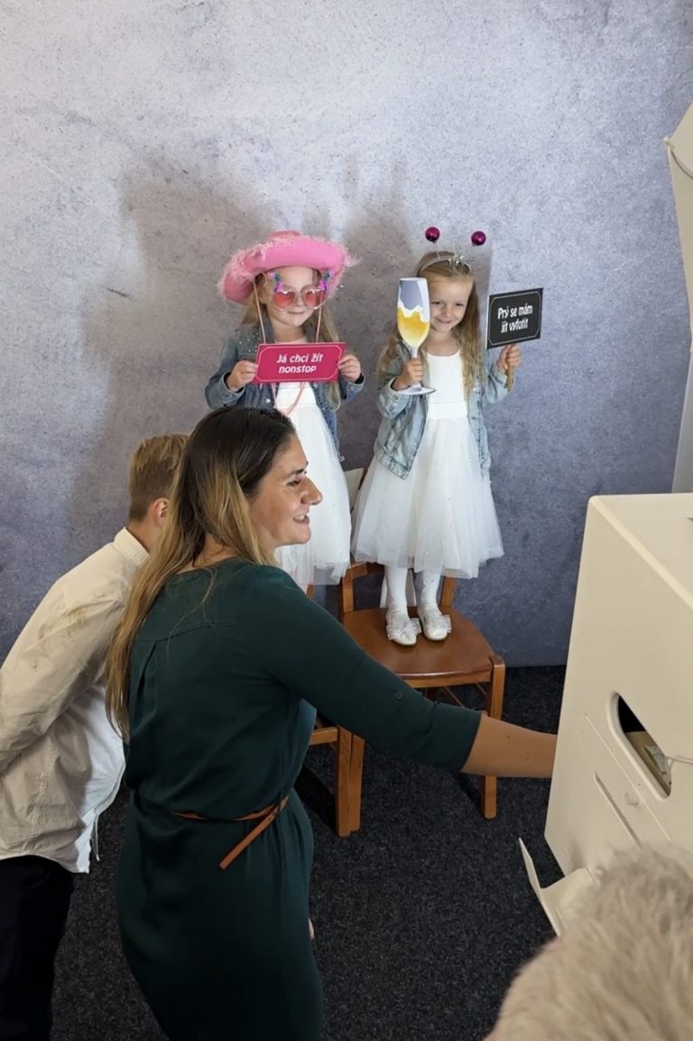 fotokoutek na svatbu večírek