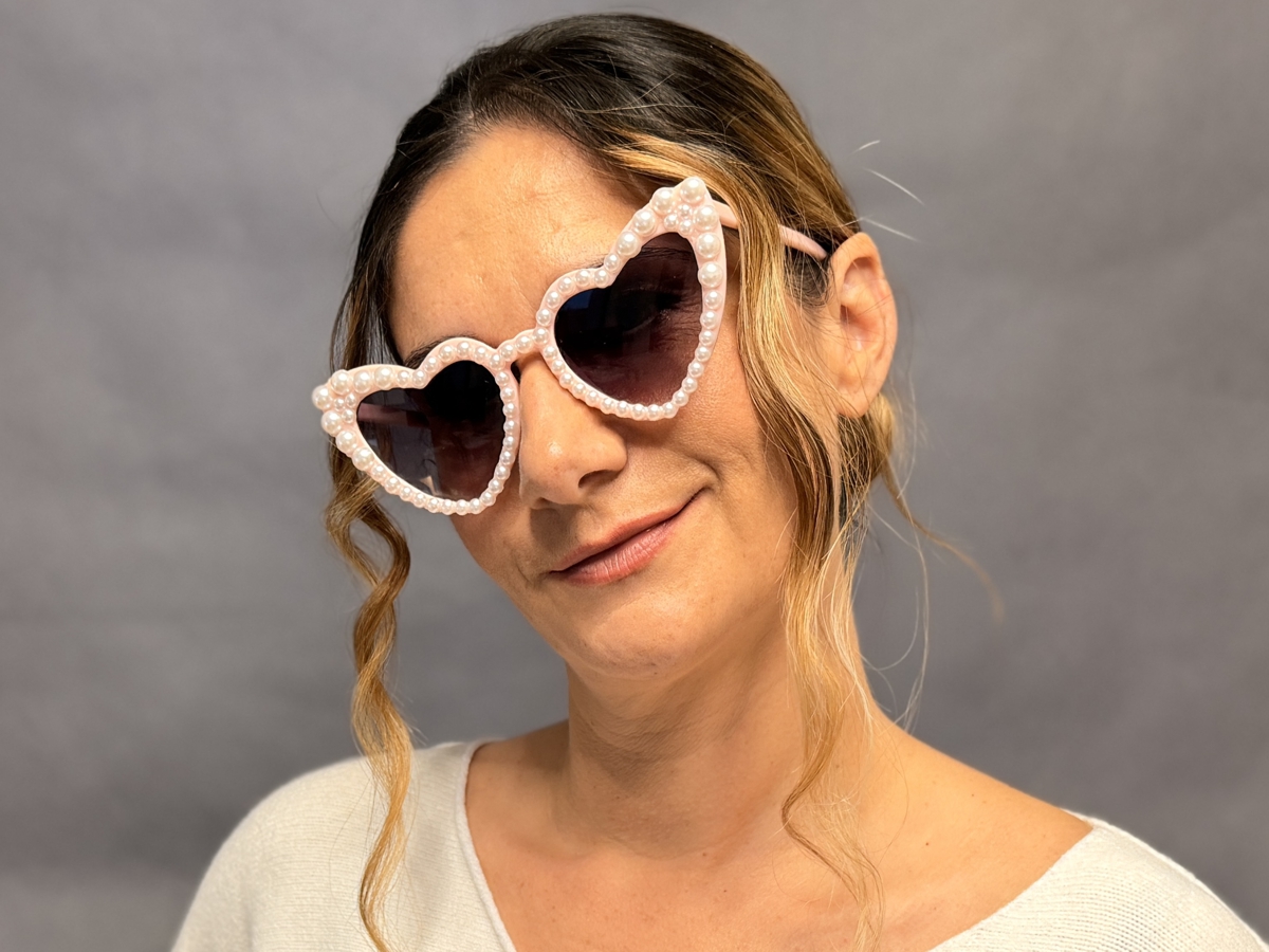 Srdíčkové brýle s perlami (různé barvy) Srdíčkové brýle s perlami do fotokoutku